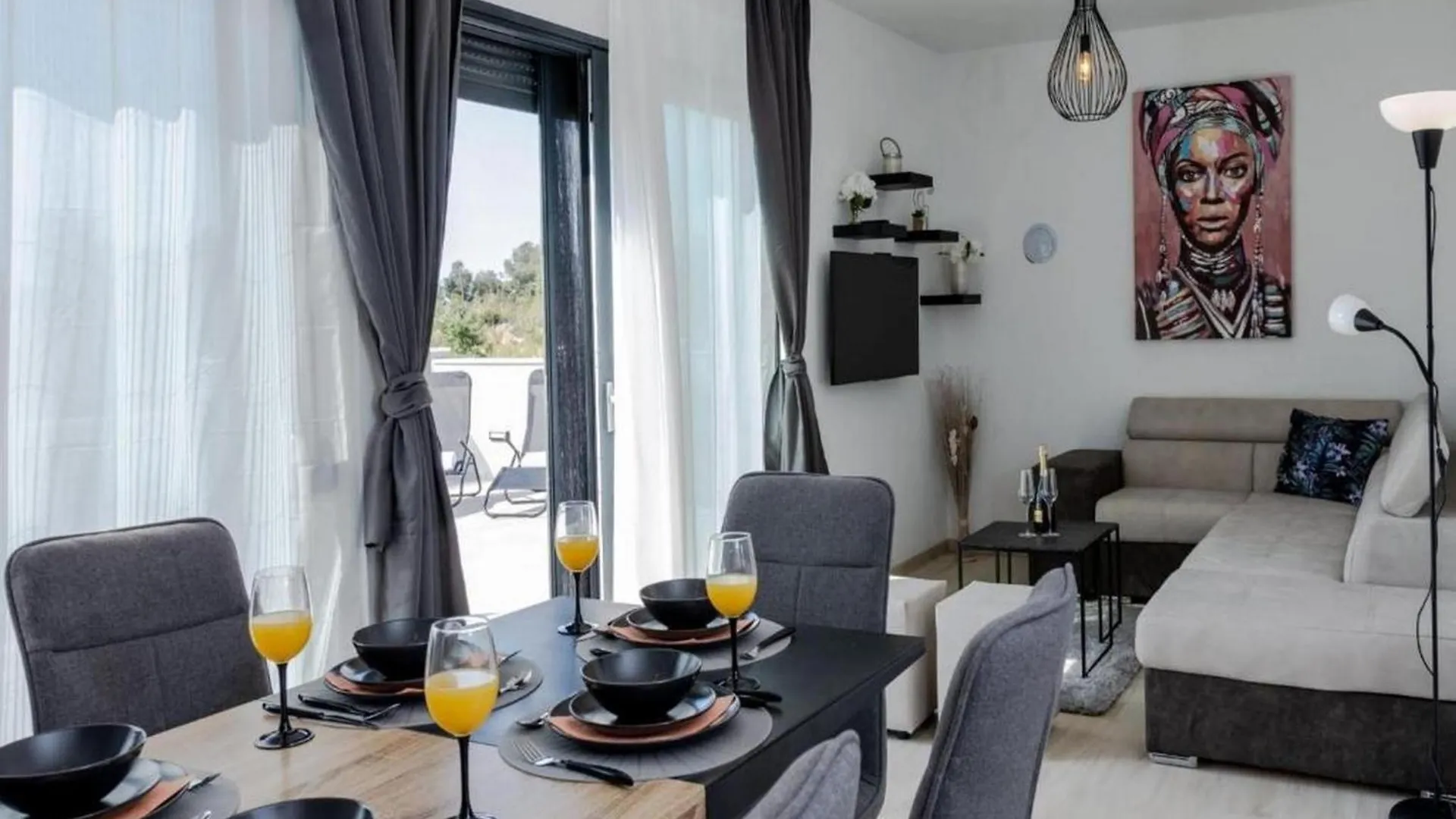 Elegant Oasis Villa With Pool,Jacuzzi And Relaxing Area Kaštel Novi Chorwacja